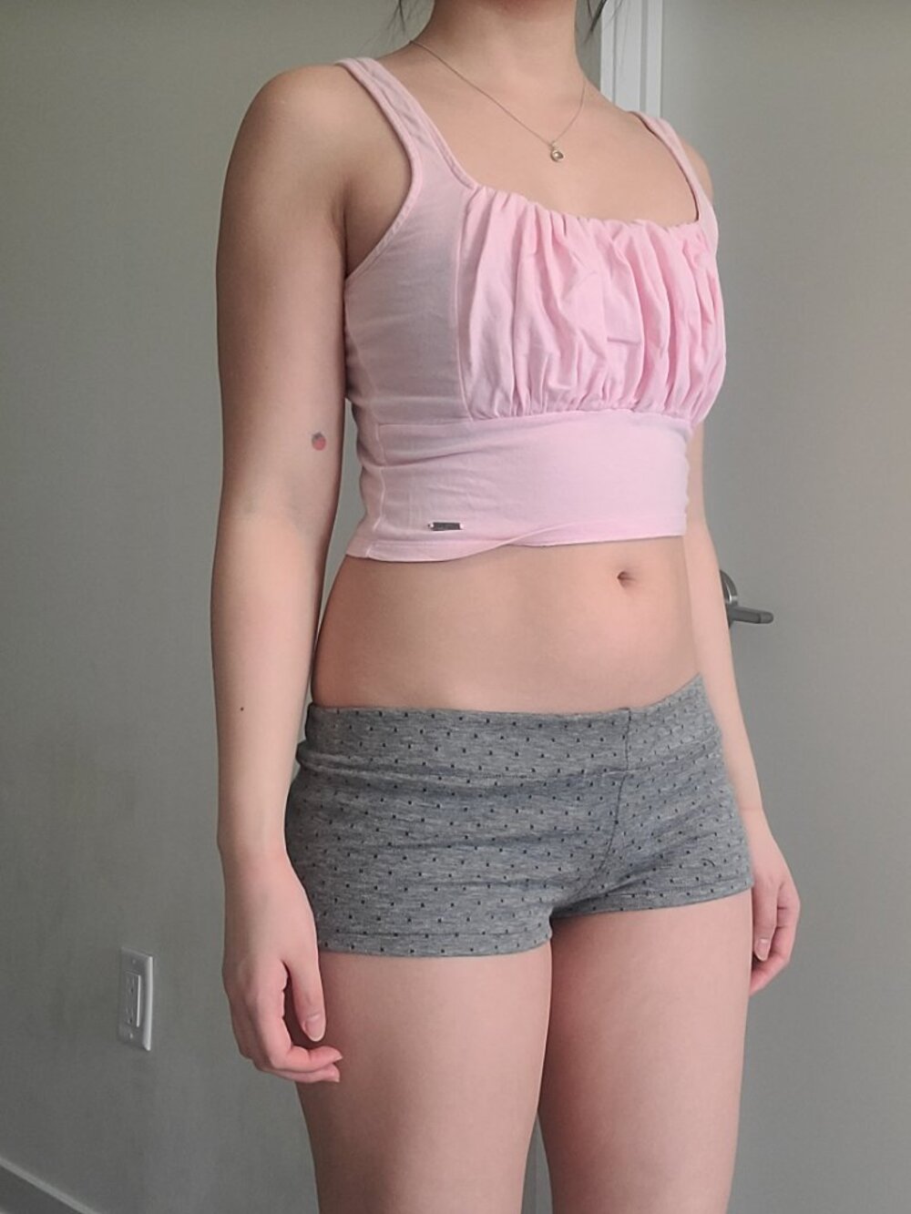 Hollister Pink Slim Fit Logo Tank Top - Picture 2 of 8